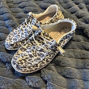 WEN Women's Leopard Print Loafers
